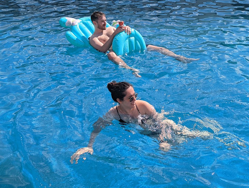 Evi and Sam in the pool